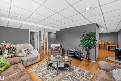 56420 Rge Rd 231, Rural Sturgeon County, AB - Indoor Photo Showing Living Room