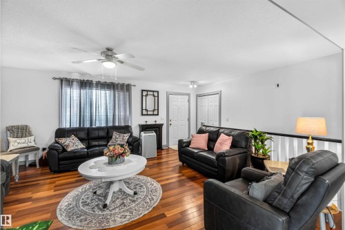 56420 Rge Rd 231, Rural Sturgeon County, AB - Indoor Photo Showing Living Room