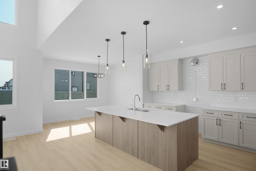 7239 182 Avenue Nw, Edmonton, AB - Indoor Photo Showing Kitchen With Upgraded Kitchen