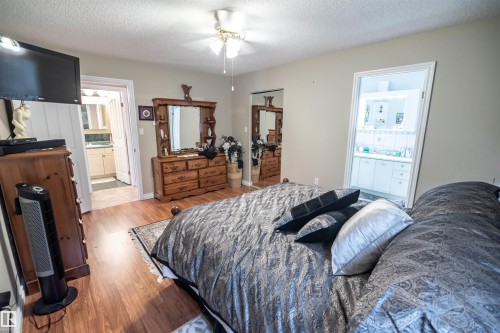 4740 Sunset Drive, Rural Lac Ste. Anne County, AB - Indoor Photo Showing Bedroom