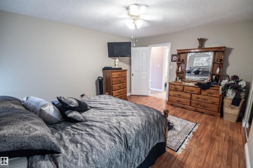 4740 Sunset Drive, Rural Lac Ste. Anne County, AB - Indoor Photo Showing Bedroom