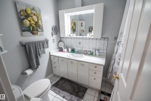 4740 Sunset Drive, Rural Lac Ste. Anne County, AB - Indoor Photo Showing Bathroom