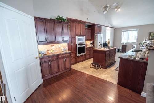 4740 Sunset Drive, Rural Lac Ste. Anne County, AB - Indoor Photo Showing Kitchen