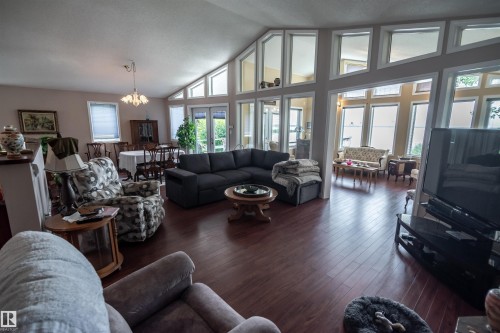 4740 Sunset Drive, Rural Lac Ste. Anne County, AB - Indoor Photo Showing Living Room