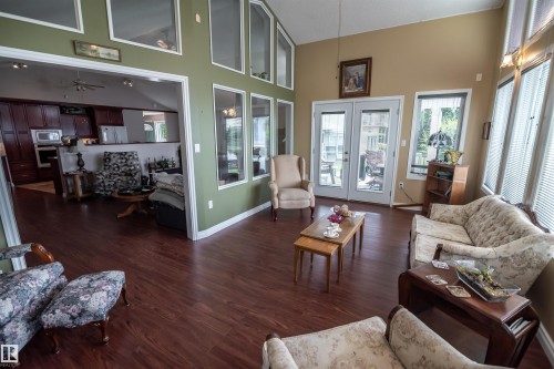 4740 Sunset Drive, Rural Lac Ste. Anne County, AB - Indoor Photo Showing Living Room