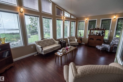 4740 Sunset Drive, Rural Lac Ste. Anne County, AB - Indoor Photo Showing Living Room
