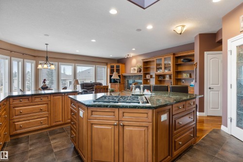 #38 1225 Wanyandi Rd Nw, Edmonton, AB - Indoor Photo Showing Kitchen With Upgraded Kitchen