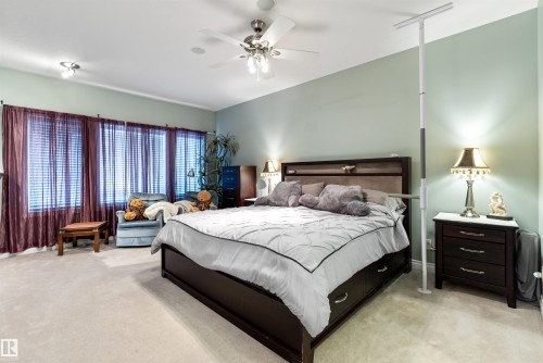 #38 1225 Wanyandi Rd Nw, Edmonton, AB - Indoor Photo Showing Bedroom