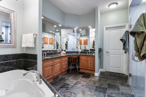 #38 1225 Wanyandi Rd Nw, Edmonton, AB - Indoor Photo Showing Bathroom