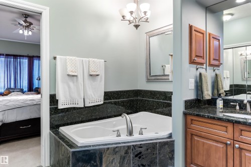 #38 1225 Wanyandi Rd Nw, Edmonton, AB - Indoor Photo Showing Bathroom