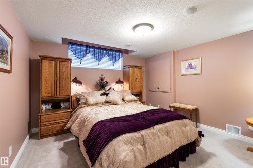 #38 1225 Wanyandi Rd Nw, Edmonton, AB - Indoor Photo Showing Bedroom