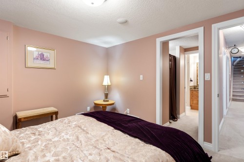 #38 1225 Wanyandi Rd Nw, Edmonton, AB - Indoor Photo Showing Bedroom