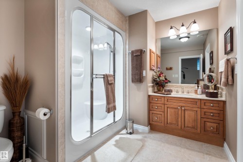 #38 1225 Wanyandi Rd Nw, Edmonton, AB - Indoor Photo Showing Bathroom