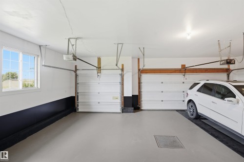#43 27507 Twp Road 544, Rural Sturgeon County, AB - Indoor Photo Showing Garage