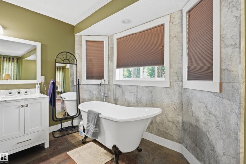 #43 27507 Twp Road 544, Rural Sturgeon County, AB - Indoor Photo Showing Bathroom