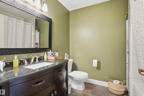 #43 27507 Twp Road 544, Rural Sturgeon County, AB - Indoor Photo Showing Bathroom