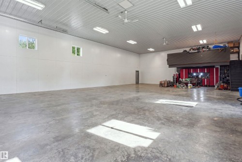 #43 27507 Twp Road 544, Rural Sturgeon County, AB - Indoor Photo Showing Garage