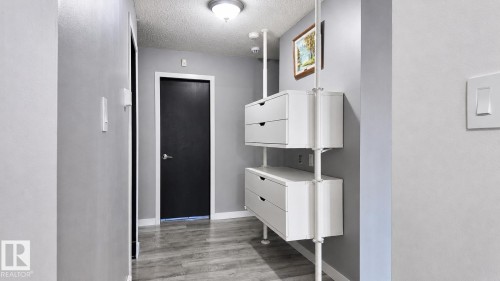 16608 109 Street Nw, Edmonton, AB - Indoor