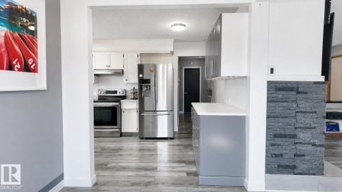 16608 109 Street Nw, Edmonton, AB - Indoor Photo Showing Kitchen