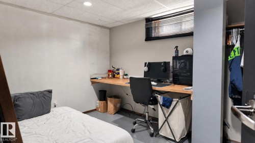 16608 109 Street Nw, Edmonton, AB - Indoor