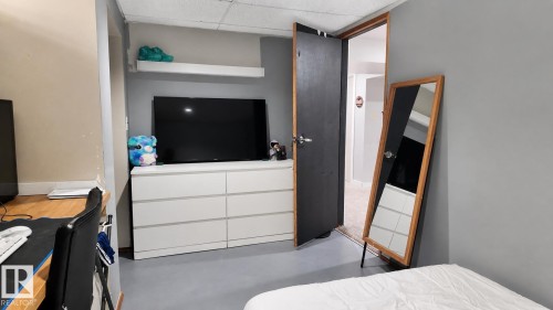16608 109 Street Nw, Edmonton, AB - Indoor Photo Showing Bedroom