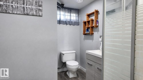 16608 109 Street Nw, Edmonton, AB - Indoor Photo Showing Bathroom