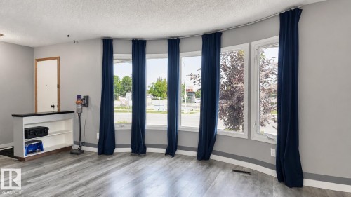 16608 109 Street Nw, Edmonton, AB - Indoor Photo Showing Other Room