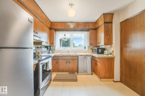 13911 86 Street Nw, Edmonton, AB - Indoor Photo Showing Kitchen
