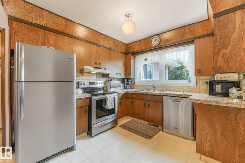 13911 86 Street Nw, Edmonton, AB - Indoor Photo Showing Kitchen