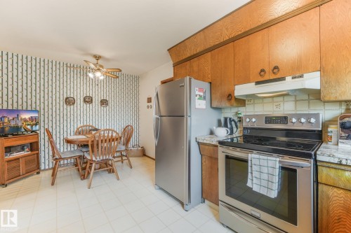 13911 86 Street Nw, Edmonton, AB - Indoor Photo Showing Kitchen