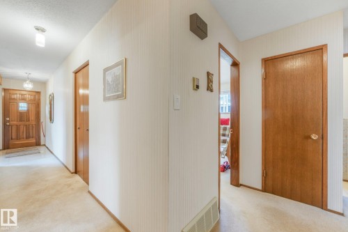 13911 86 Street Nw, Edmonton, AB - Indoor Photo Showing Other Room