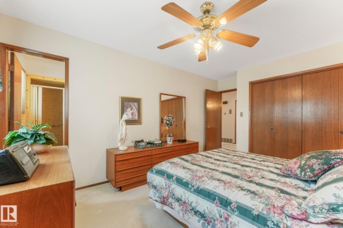 13911 86 Street Nw, Edmonton, AB - Indoor Photo Showing Bedroom