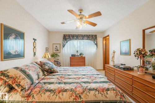 13911 86 Street Nw, Edmonton, AB - Indoor Photo Showing Bedroom