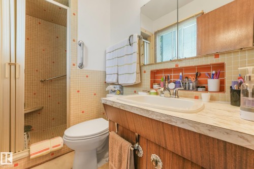 13911 86 Street Nw, Edmonton, AB - Indoor Photo Showing Bathroom