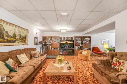 13911 86 Street Nw, Edmonton, AB - Indoor Photo Showing Living Room