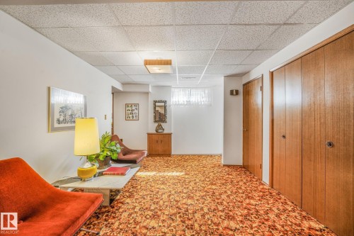 13911 86 Street Nw, Edmonton, AB - Indoor