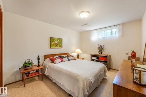13911 86 Street Nw, Edmonton, AB - Indoor Photo Showing Bedroom