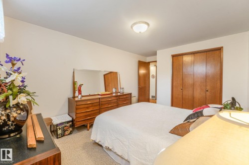 13911 86 Street Nw, Edmonton, AB - Indoor Photo Showing Bedroom