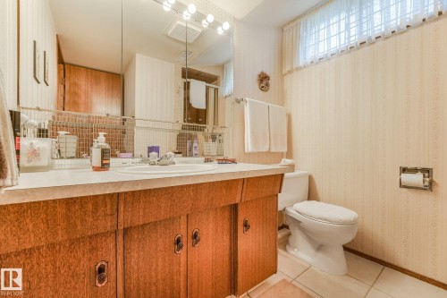 13911 86 Street Nw, Edmonton, AB - Indoor Photo Showing Bathroom
