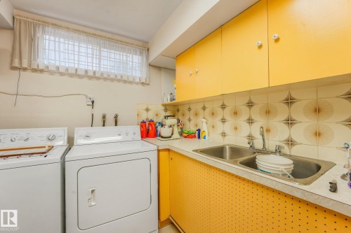 13911 86 Street Nw, Edmonton, AB - Indoor Photo Showing Laundry Room