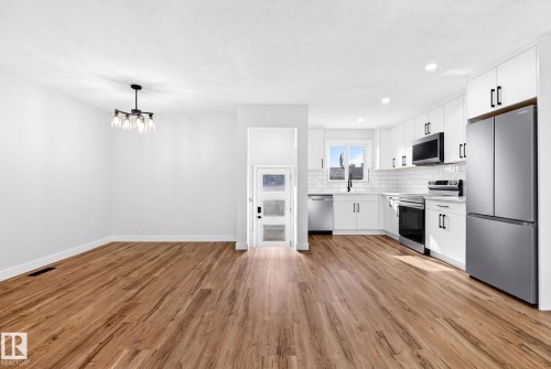 4 Glacier Crescent, Sherwood Park, AB - Indoor Photo Showing Kitchen