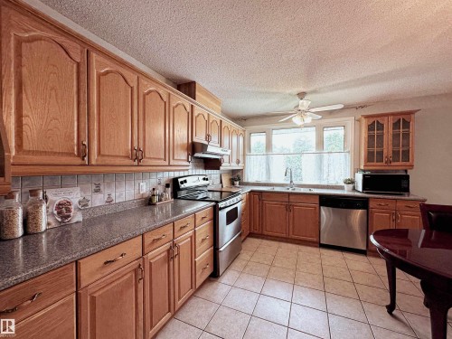 7 Graham Avenue, St. Albert, AB - Indoor Photo Showing Kitchen With Double Sink