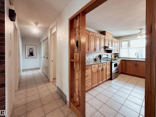 7 Graham Avenue, St. Albert, AB - Indoor Photo Showing Kitchen