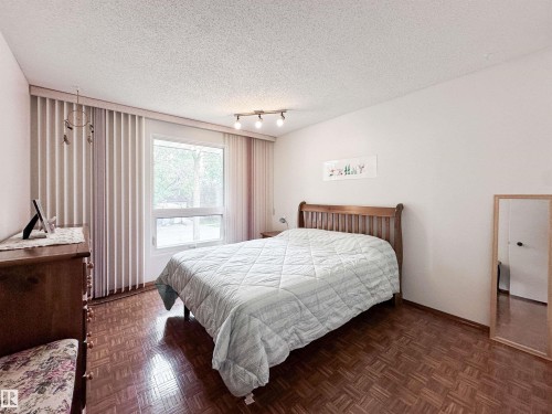 7 Graham Avenue, St. Albert, AB - Indoor Photo Showing Bedroom