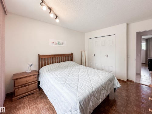 7 Graham Avenue, St. Albert, AB - Indoor Photo Showing Bedroom