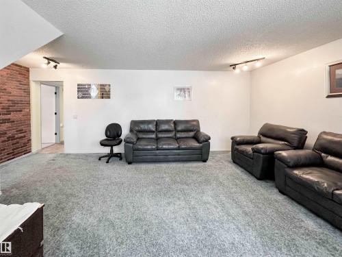 7 Graham Avenue, St. Albert, AB - Indoor