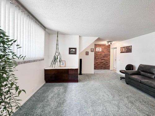 7 Graham Avenue, St. Albert, AB - Indoor