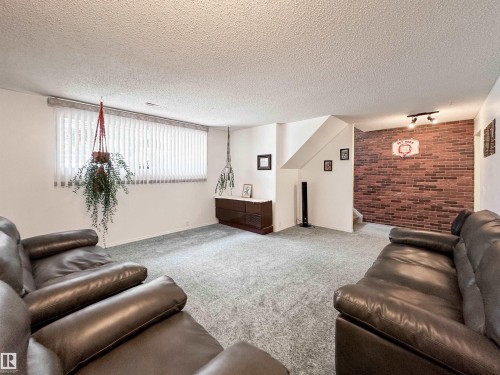 7 Graham Avenue, St. Albert, AB - Indoor Photo Showing Living Room