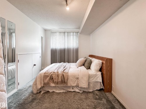 7 Graham Avenue, St. Albert, AB - Indoor Photo Showing Bedroom