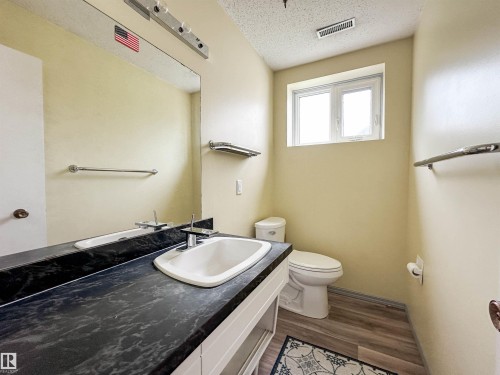 7 Graham Avenue, St. Albert, AB - Indoor Photo Showing Bathroom